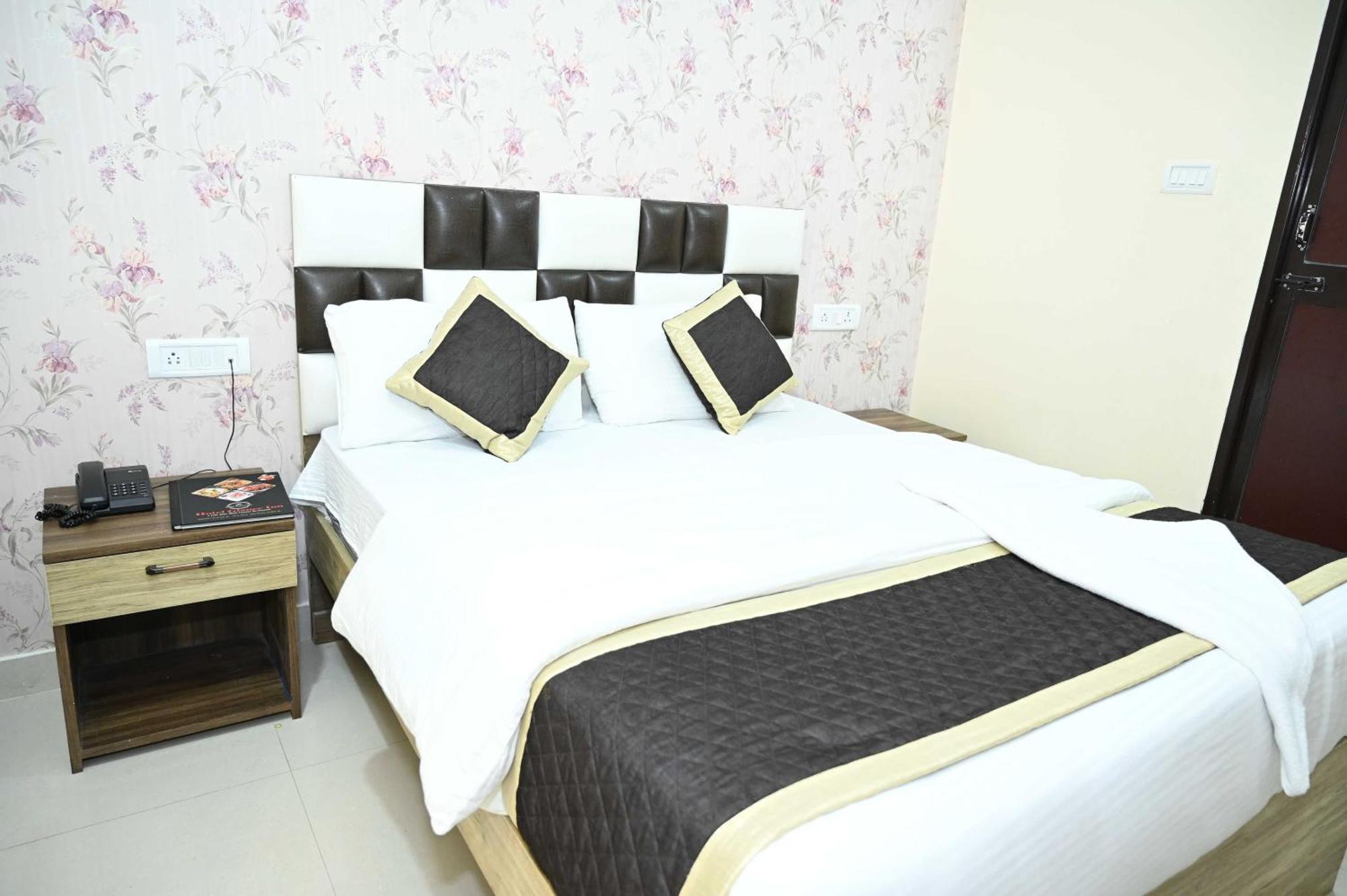 Super Hotel O Glance Inn Patna  Bagian luar foto