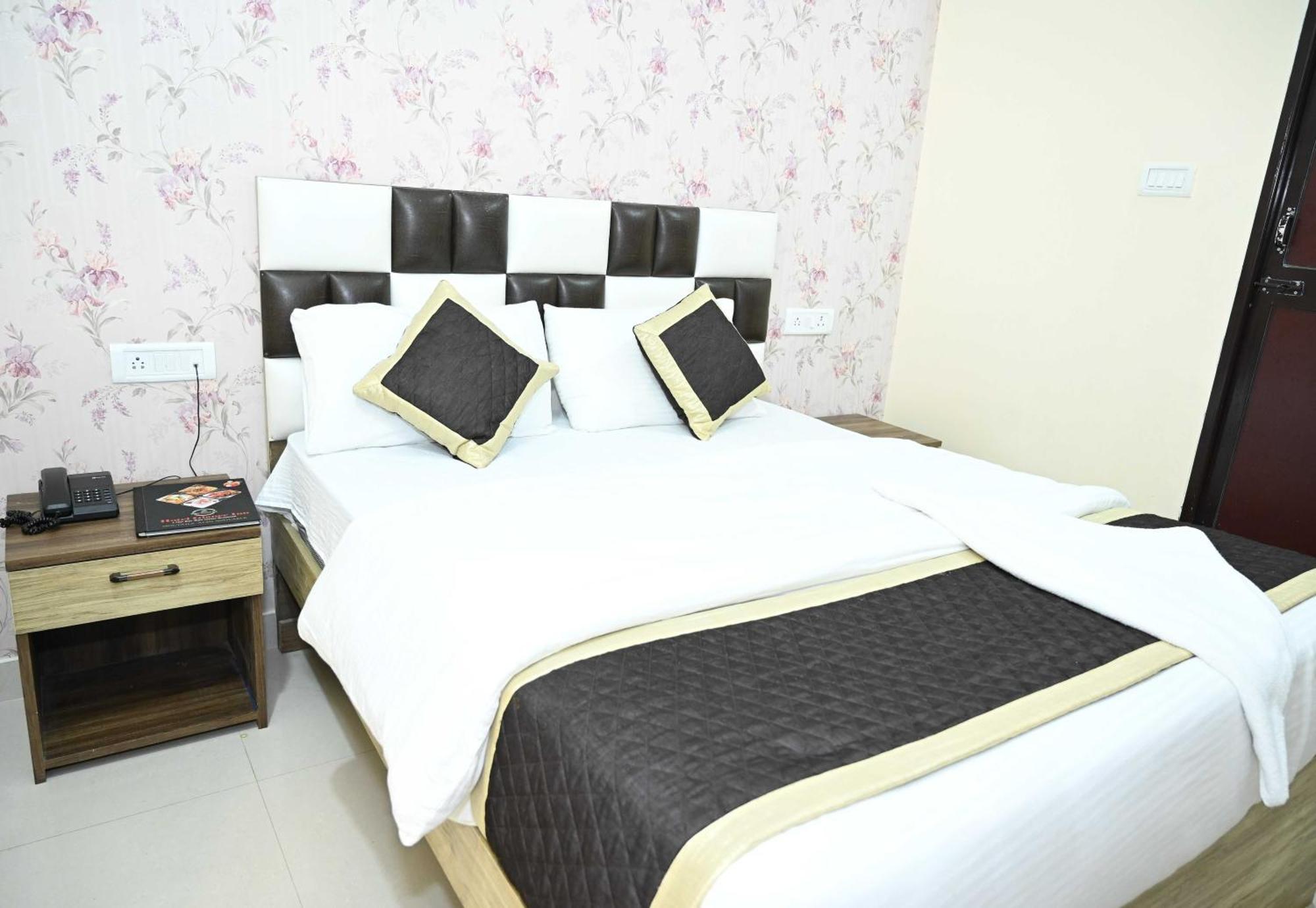 Super Hotel O Glance Inn Patna  Bagian luar foto