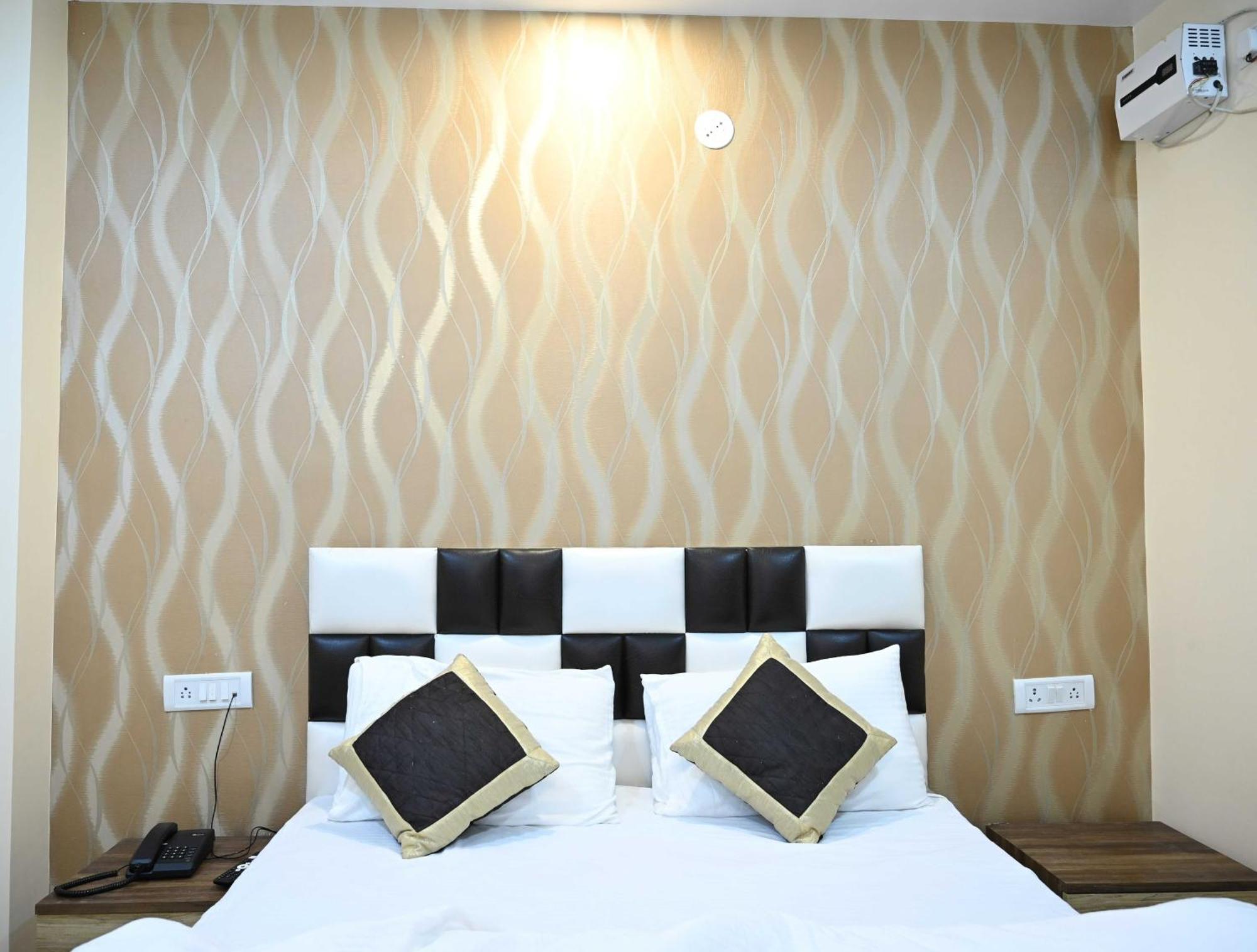 Super Hotel O Glance Inn Patna  Bagian luar foto